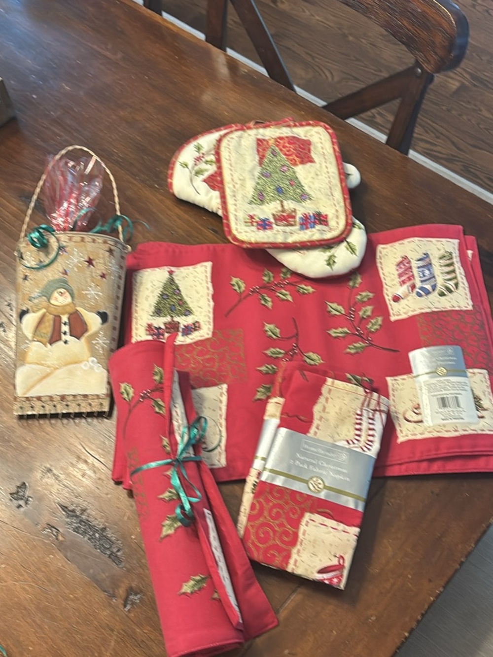 Holiday Red Quilted Kitchen Set - Festive Tree Design